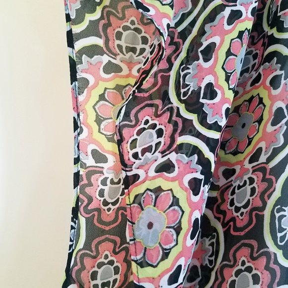 Women's Semi Sheer Flower Power Hearts Surround Top Shirt & Tank Top Set - Picture 4 of 14